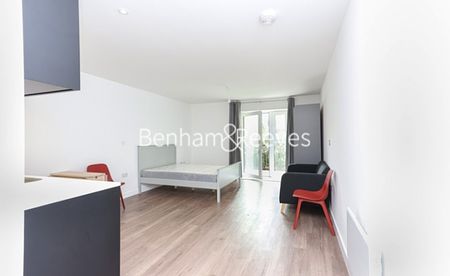 Studio flat to rent in Beaufort Square, Colindale, NW9 - Photo 4