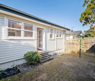 Sunny two bedroom home with north-facing deck! - Photo 6