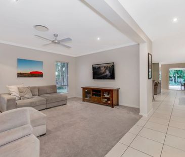 Spacious Family Living with Pool, Games Room, and Large Entertainin... - Photo 4