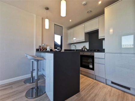 1 bedroom penthouse to rent - Photo 3