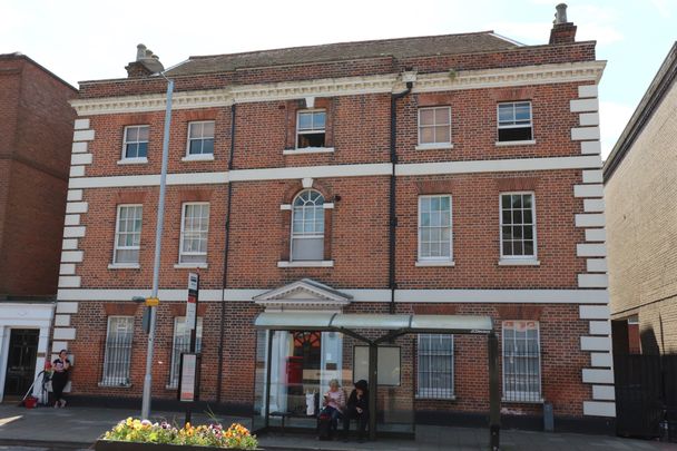 Two Bedroom Apartment for Rent on Crouch Street, Colchester - Photo 1