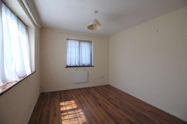 1 bedroom ground floor flat to rent - Photo 1