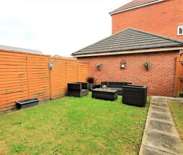 3 bedroom mews to rent - Photo 3