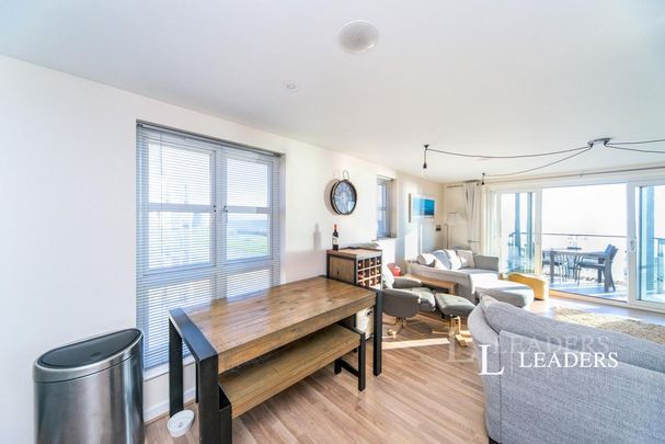 2 bedroom flat to rent - Photo 1