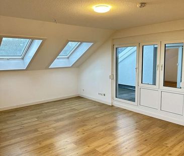 2 Zi.-Wohnung mit Loggia und Einbauküche (unmöbliert) - Foto 1