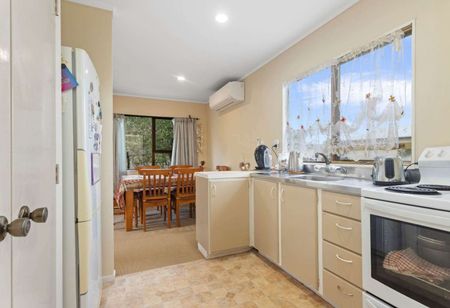 West Harbour, Sunny Family Home 3 bedrooms - Photo 4