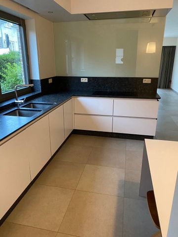 Recent (2013) ruim gelijkvloers appartement met tuin en terras, ideaal gelegen in een rustige straat vlakbij het centrum van Kortenberg. - Photo 4