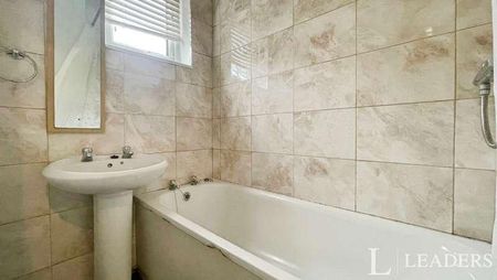 Wallis Avenue, Southend-on-sea, Essex, SS2 - Photo 4