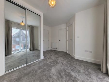 3 bedroom semi-detached to let - Photo 2