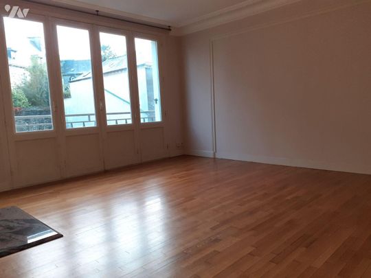 Pour visiter, appeler le 02.23.55.91.17 Situé en centre ville, ce grand appartement de type 2 ... - Photo 1