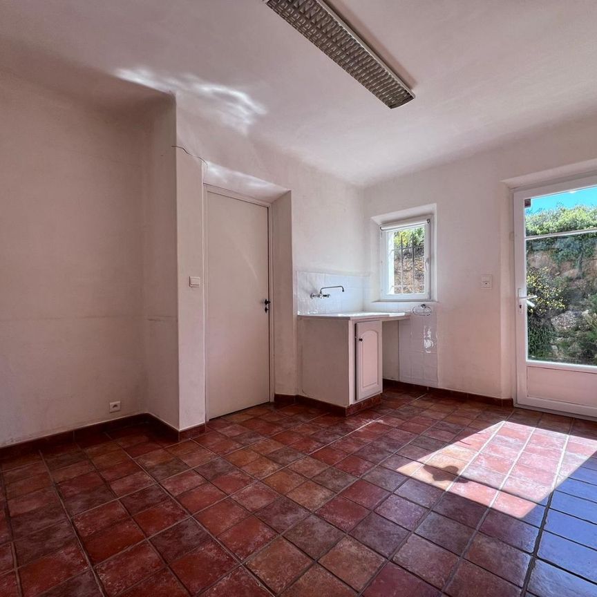 maison 5 pièces 141m2 MARSEILLE 13EME 2 725 euros - Photo 1