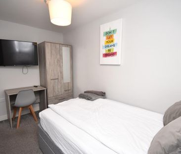 1 bedroom in a house share to rent - Photo 3