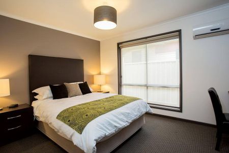 FULLY FURNISHED - UNAVAILABLE UNTIL DECEMBER 2018 - Photo 2