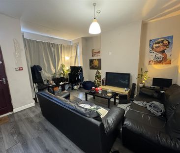 6 bedroom terraced house to rent - Photo 2