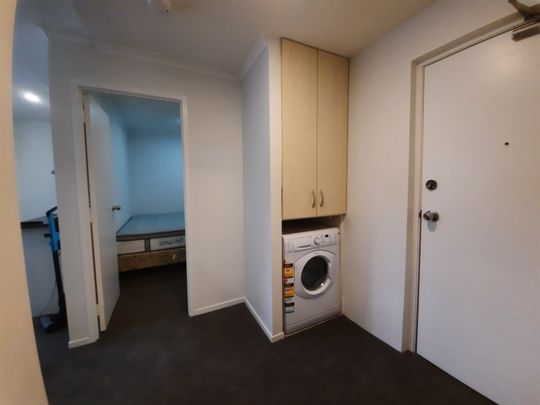 2 bed room unit - 3 mins walking distance to AUT / Korean supermarket / Midtown - Photo 1