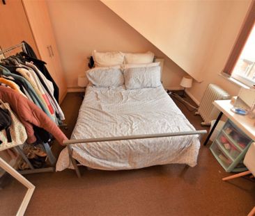 3 bedroom House in Burley Lodge Terrace, Leeds - Photo 2