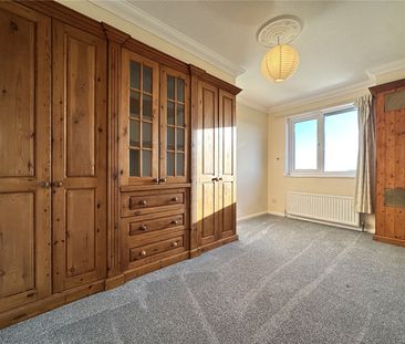 15, Abbeydale Oval, Kirkstall, Leeds, West Yorkshire, LS5 3RF - Photo 5