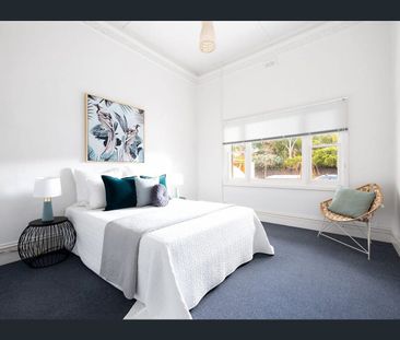 Charming Victorian living with parkside proximity - Photo 4