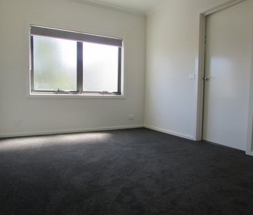 Quality 2 Bedroom Townhouse - Photo 2