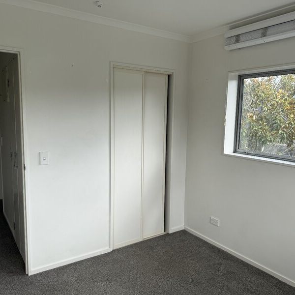 Inner City Apartment – Secure Carpark - Photo 1