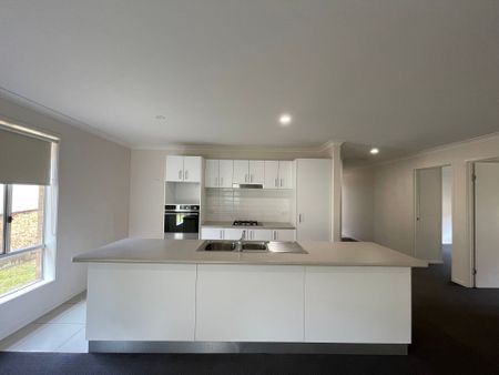 Spacious family home! - Photo 4