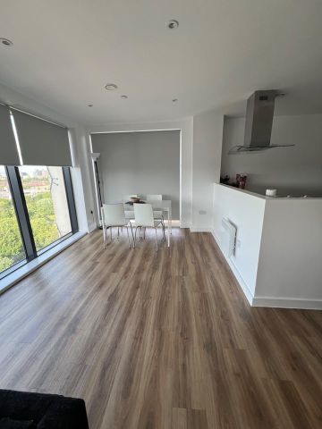 3 Bed Flat, Trafford Road, M5 - Photo 4