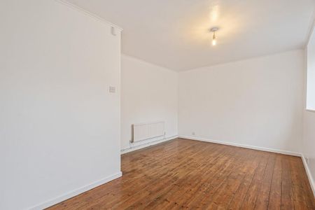 3 bedroom flat to rent - Photo 4