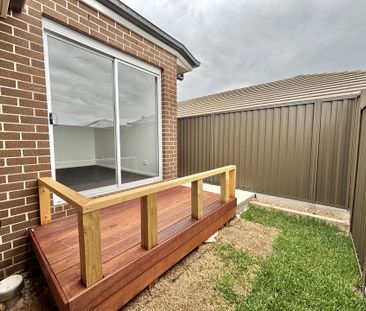 Sophisticated Living in the Heart of Gledswood Hills - Photo 4