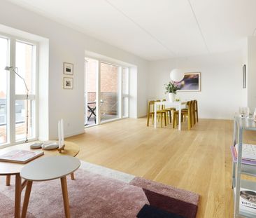 Taghaverne – Stor 5-værelses lejlighed med flot udsigt over byen - Foto 3