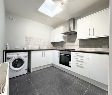 2 Bedroom Flat - Above Shop To Let - Photo 1