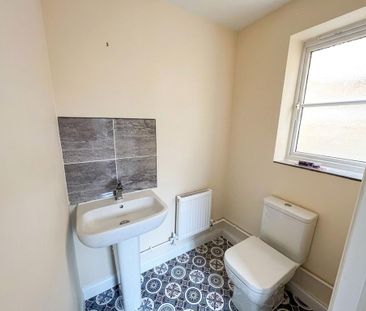 4 bedroom detached house to rent - Photo 2
