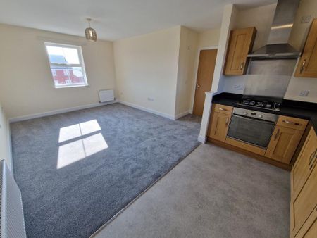 2 bedroom flat to rent - Photo 2