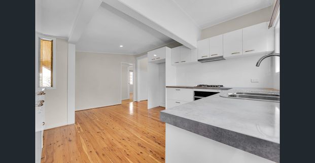 Charming Family Home in Popular School Catchment Location - Lawns & Gardens Included! - Photo 1