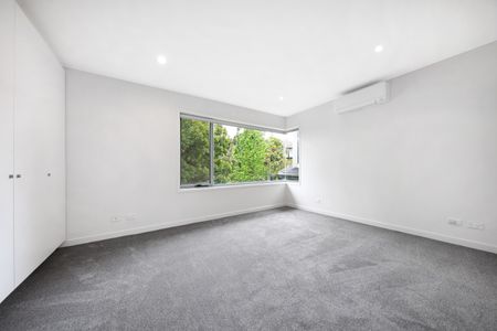 5 Sunhill Court, St Kilda East VIC 3183 - Townhouse For Rent | Domain - Photo 3
