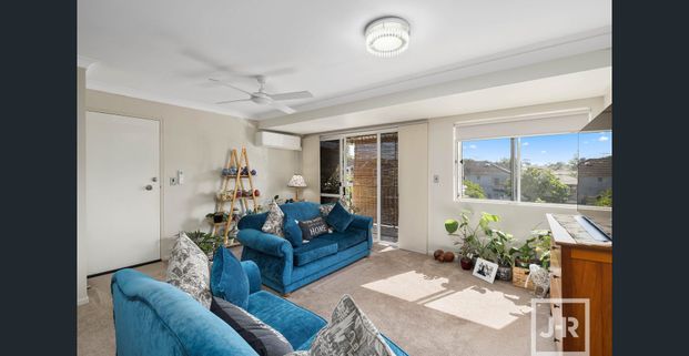 RENOVATED APARTMENT WITH SPACE - Photo 1