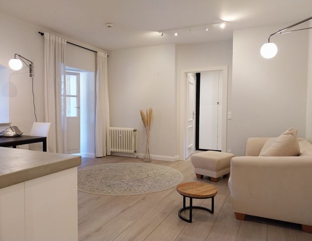 *Stilvolle Single-Wohnung im historischen Schloss Allner* Moderne Wohnung - Voll möbliert! - Foto 1