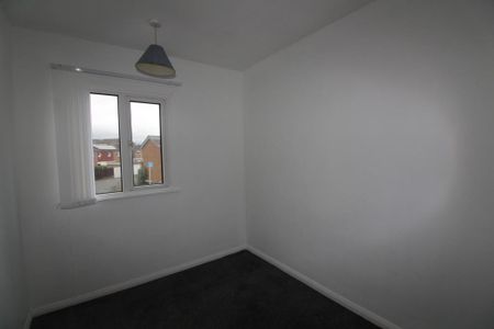 3 bedroom end of terrace house to rent - Photo 3