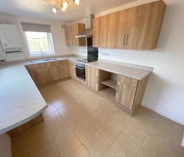3 bedroom terraced house to rent - Photo 5