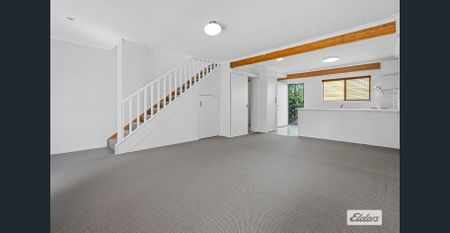 Fresh, Bright & Walk-to-Everything Convenience! - Photo 4