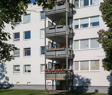 Großzügig wohnen mit Blick ins Grüne – 3 Zimmer und Balkon - Photo 1