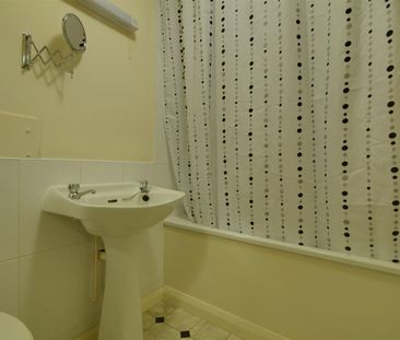 A 1 Bedroom Flat in Lansdown GL50 2JE - Photo 2