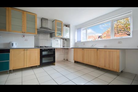 3 Bed End Terrace, Corelli Road, SE3 - Photo 5