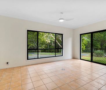 SPACIOUS THREE BEDROOM ONE LEVEL HOME - PEACEFUL LOCATION - Photo 1