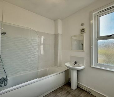 1 bed Flat Shakespeare Drive, Westcliff-on-Sea, SS0 - Photo 5