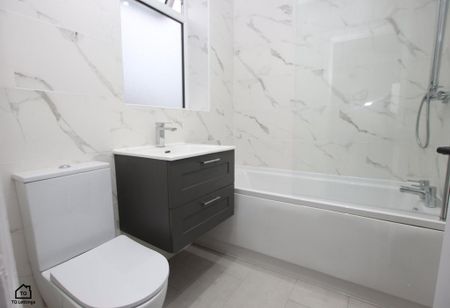 2 bedroom semi-detached house to rent - Photo 4