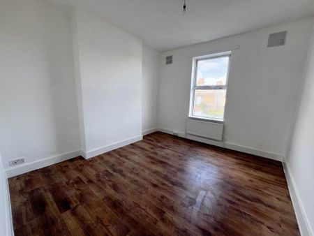 2 bedroom maisonette to rent - Photo 2