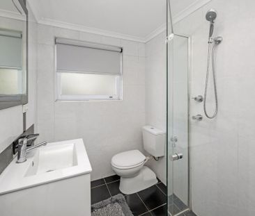 Two Bedroom Ground Floor Unit - Photo 4