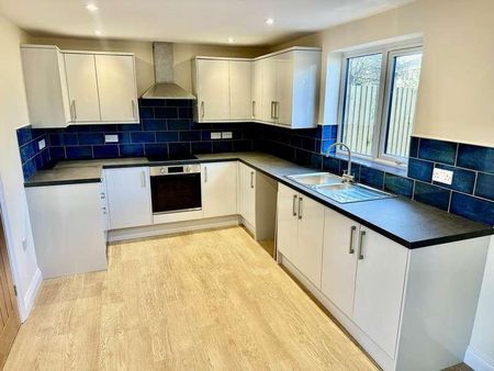 Westfield Road, Frome, BA11 - Photo 5