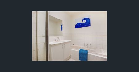 STUNNING TOWNHOUSE. - Photo 5