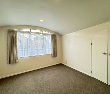 Epsom great location - Photo 2